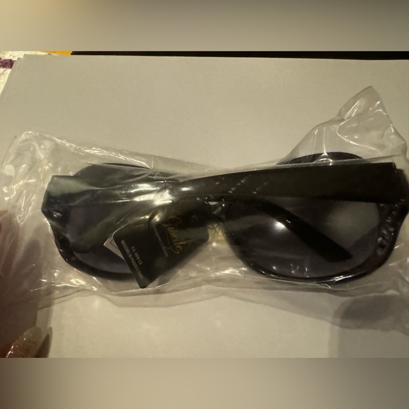 Giselle Contemporary Collection Sunglasses NWT - Picture 4 of 8